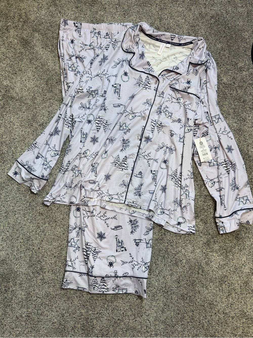 Women's Lavender Printed Two-Piece Pajama Set - Long Sleeve Button-Up - Picture 4 of 6